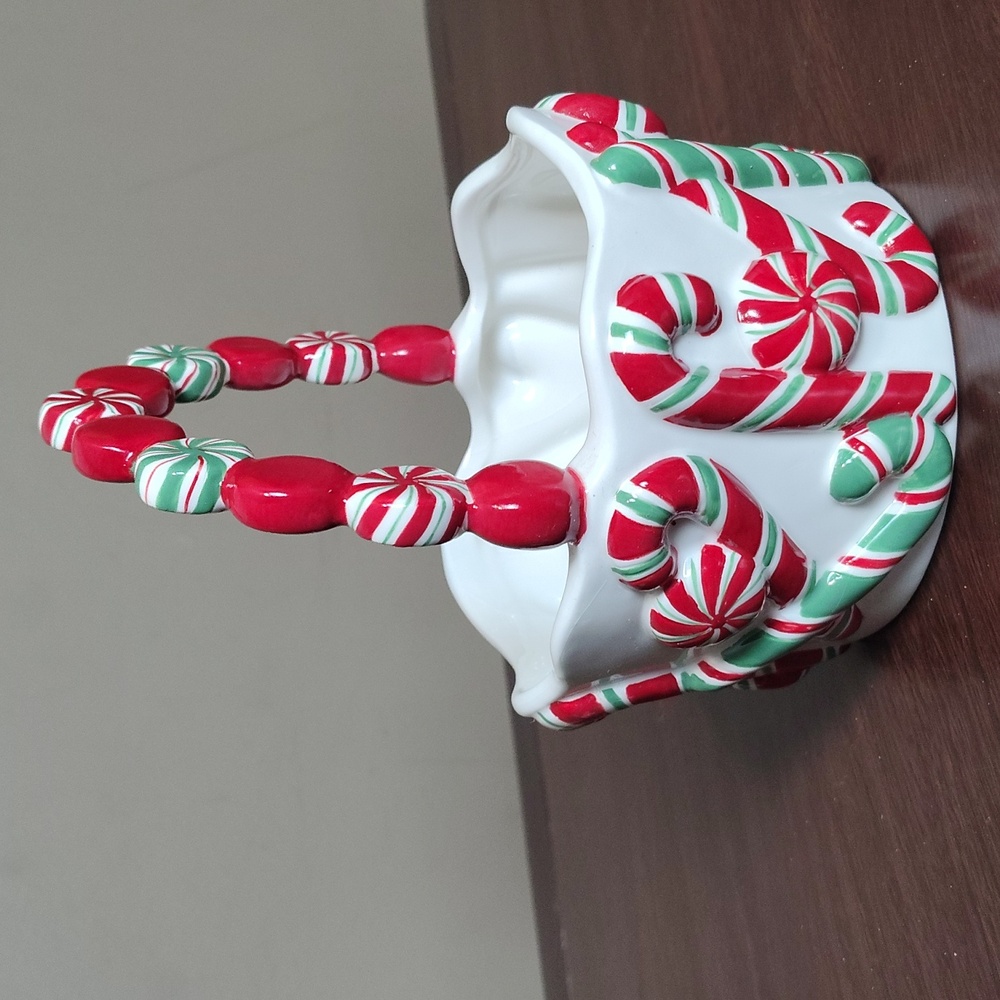 St. Nicholas Square Candy Greetings Ceramic Candy Basket - Picture 2 of 7